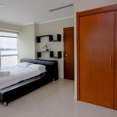 Riverfront I 1, Piso 4, Suite Vista Al Rio, Puerto Santa Ana, جواياكيل المظهر الخارجي الصورة