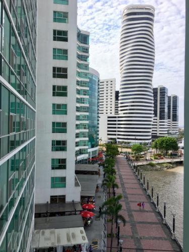 Riverfront I 1, Piso 4, Suite Vista Al Rio, Puerto Santa Ana, جواياكيل المظهر الخارجي الصورة