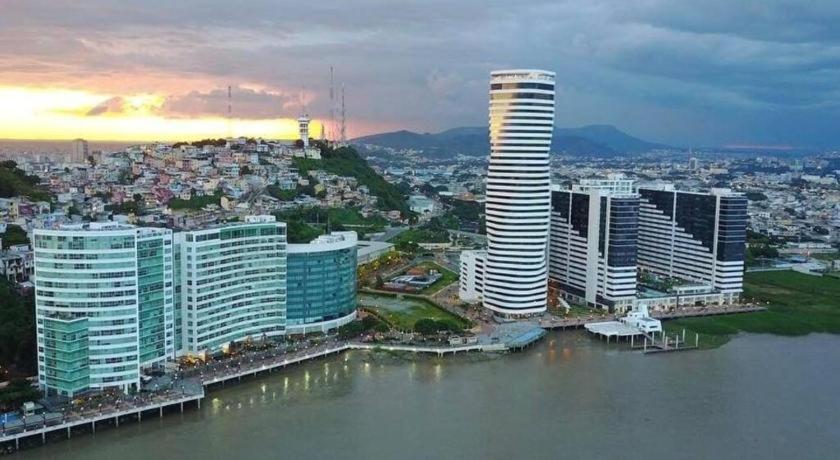 Riverfront I 1, Piso 4, Suite Vista Al Rio, Puerto Santa Ana, جواياكيل المظهر الخارجي الصورة