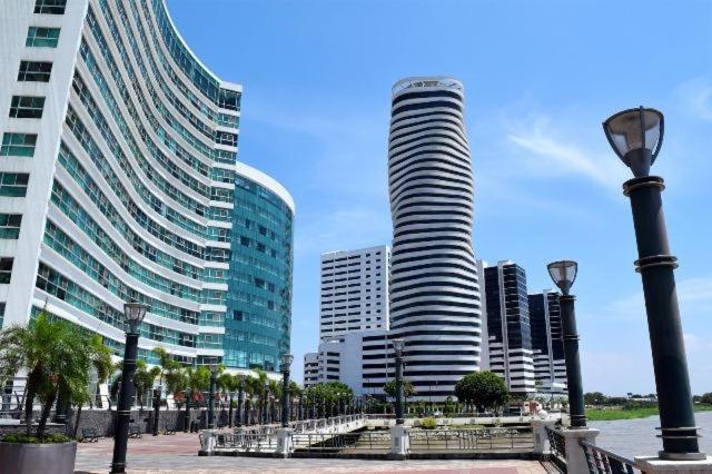 Riverfront I 1, Piso 4, Suite Vista Al Rio, Puerto Santa Ana, جواياكيل المظهر الخارجي الصورة