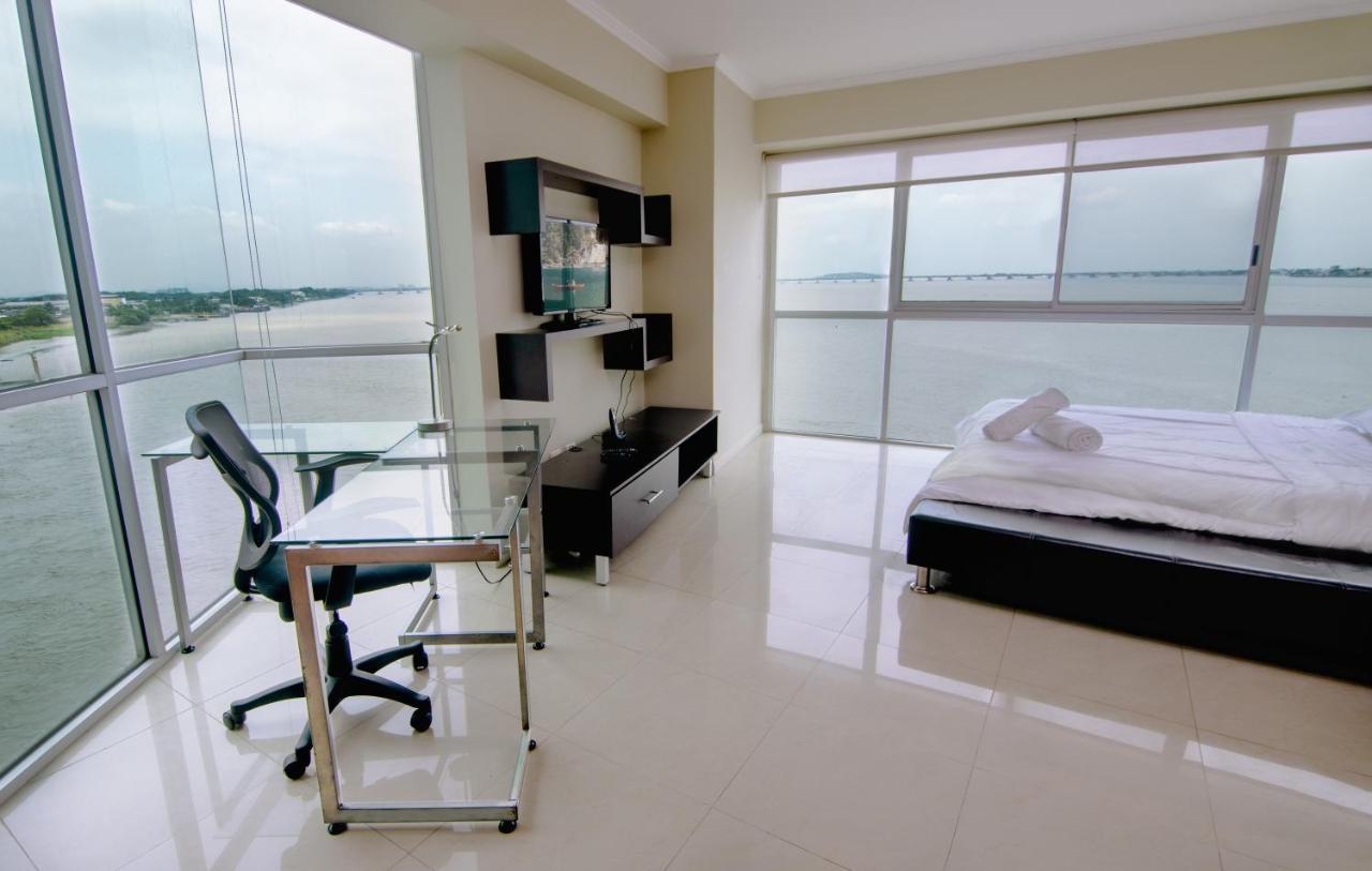 Riverfront I 1, Piso 4, Suite Vista Al Rio, Puerto Santa Ana, جواياكيل المظهر الخارجي الصورة